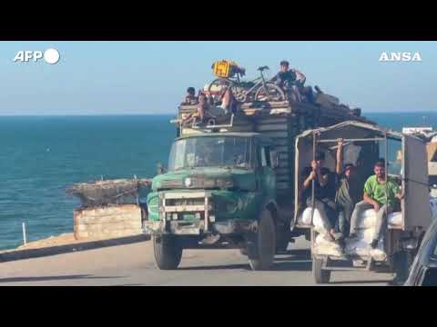 Gaza sotto i raid israeliani, migliaia di palestinesi in fuga verso sud