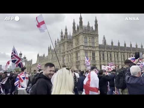 Londra divisa da due cortei, in piazza destra e anti-razzisti