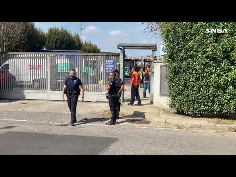 Cede il tetto, operaio muore nel Milanese mentre monta pannelli solari