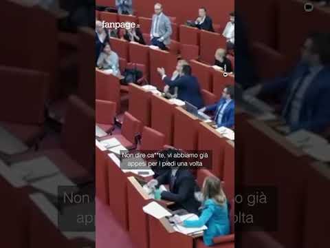 Tensione in Aula durante il Consiglio comunale di Genova, nel giorno del minuto di silenzio per Char