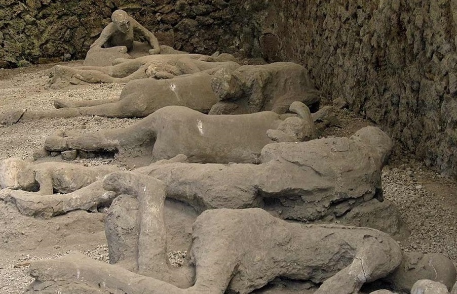 La distruzione di Ercolano e Pompei – La Battaglia di Caporetto – La Giornata delle Nazioni Unite