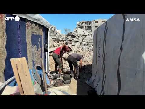 Gaza citta’ fantasma, si montano le tende tra le macerie