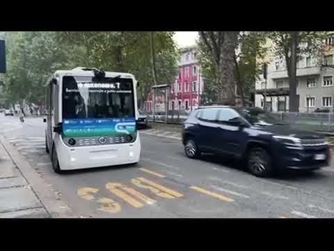 Torino, arriva la navetta senza autista: il primo giro con il sindaco Lo Russo a bordo