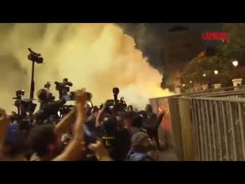 Perù, in piazza migliaia di persone contro il governo: scontri e violenze a Lima