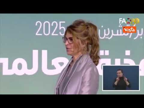 L’applauso per Papa Leone XIV all’arrivo alla cerimonia per gli 80 anni della Fao