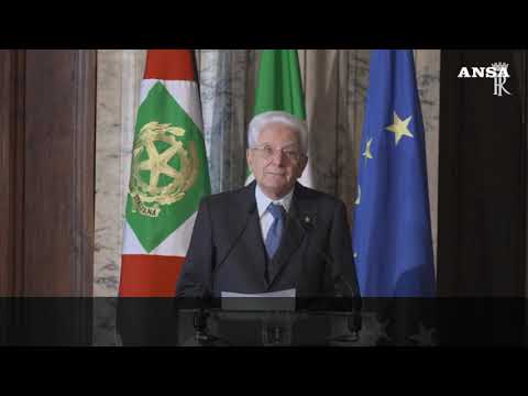 Mattarella: “Salari reali bassi, ma premi robusti ai manager”