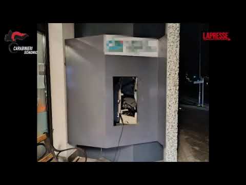 Così la banda faceva esplodere e razziava gli sportelli bancomat in Lombardia: il video