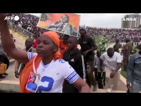 Kenya, funerali di Odinga come una festa ma tensioni anche oggi