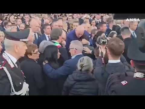 Esplosione nel Veronese, abbracci al figlio di Dapra’ dopo i funerali dei carabinieri