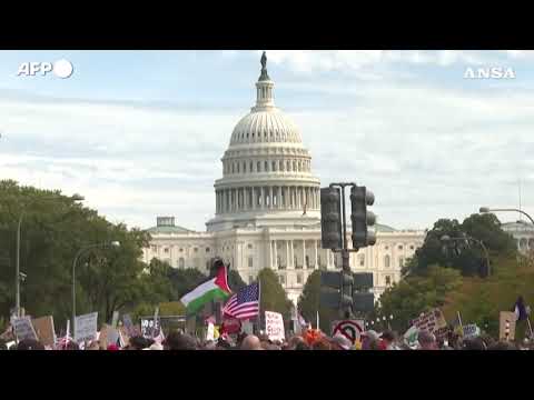 Protesta anti Trump a Washington, il corteo riunito davanti al Campidoglio