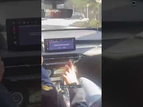 Picchiata dall’ex, chiama la polizia dal bus e lo fa arrestare