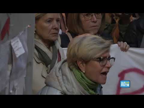 Gorla in silenzio con le fiaccole per Pamela Genini: «Non più lacrime, basta dolore»