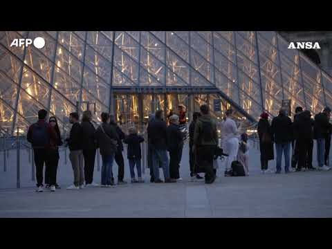Riaperto il Louvre tre giorni dopo il clamoroso furto