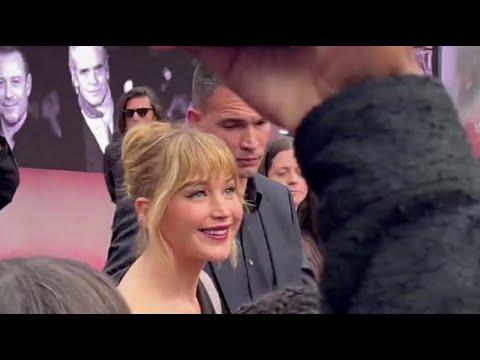 Festa del Cinema, Jennifer Lawrence incanta il red carpet: sorrisi, selfie e autografi per i fan