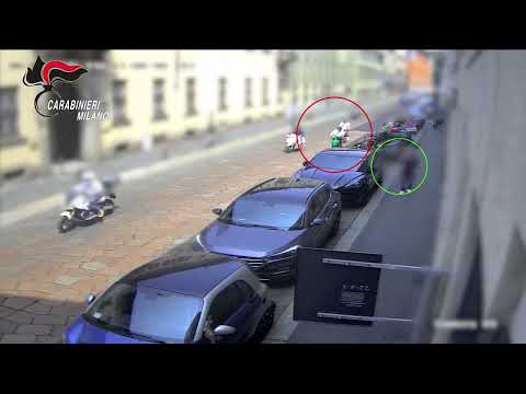 Milano, presi tre rapinatori di orologi di lusso: colpi da oltre 100.000 € con monopattini e bici