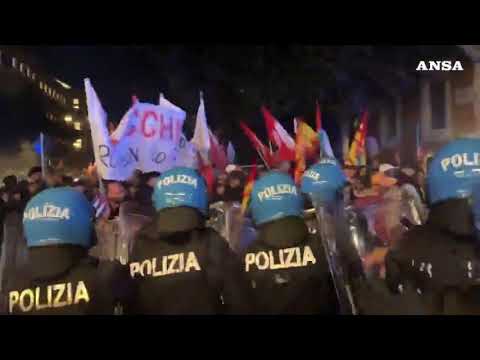 Manifestazione pro-pal a Roma, manganellate e idranti in azione