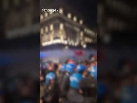 Scontri al corteo per la Palestina diretto alla Festa del Cinema di Roma, polizia usa manganelli e i