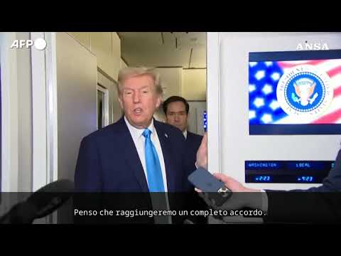 Doha, Trump riceve sull’Air Force One l’emiro del Qatar Al-Thani