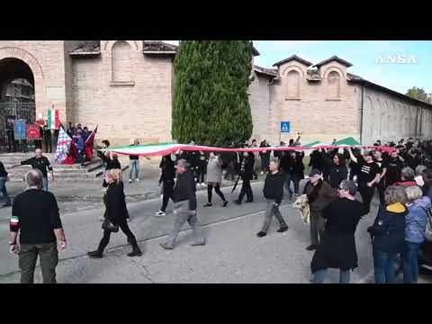 Predappio, saluti romani alla commemorazione della Marcia su Roma