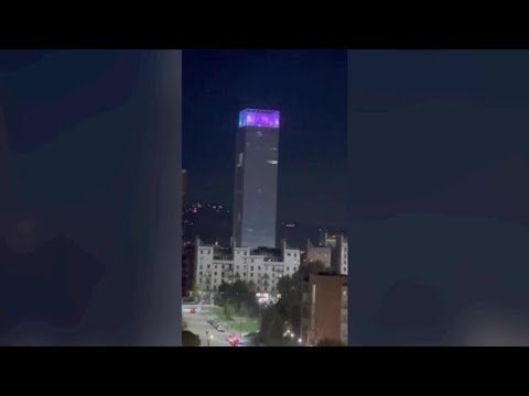 Torino, le prove del grattacielo illuminato