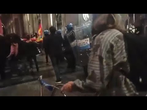 Torino, dopo il blocco della Flotilla il corteo contro la polizia a Porta Nuova