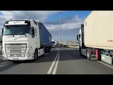 Sciopero pro Pal a Livorno, bloccato l’accesso al porto e stop a traffico commerciale