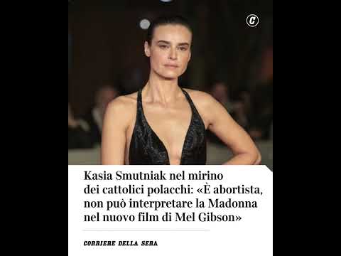 Kasia Smutniak nel mirino dei cattolici polacchi: «Abortista, non può interpretare la Madonna»