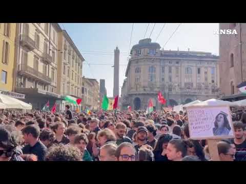 Bologna, in migliaia in piazza per Gaza e la Flotilla