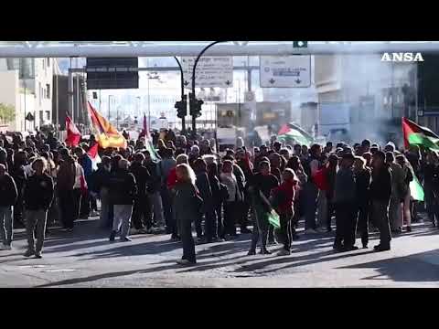 Genova, corteo partito dal porto e diretto a piazza De Ferrari