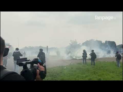 Sciopero a Milano per Gaza, lanci di sassi e fumogeni tra polizia e manifestanti in tangenziale