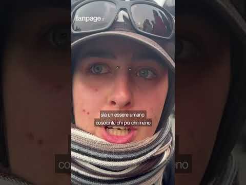 Milano, il discorso della manifestante ai poliziotti: “Siete esseri umani come noi”