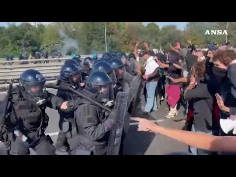 Flotilla, Bologna: antagonisti lanciano oggetti, risposta con lacrimogeni e cariche