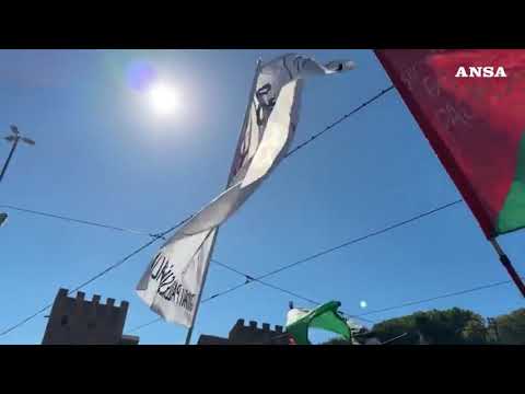 Corteo pro-Pal a Roma, decine di migliaia in piazza