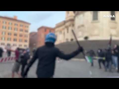 Manifestazione a Roma, scontri a Santa Maria Maggiore: fermati circa 100 manifestanti