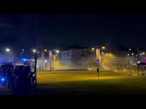 Il venerdì della protesta per Gaza a Torino, nuovi scontri in serata a Porta Susa