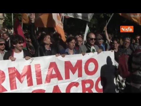 Corteo pro Gaza a Roma, Elly Schlein grida “Free free Palestine” nel corteo