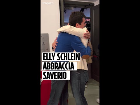 Saverio Tommasi è tornato in Italia dopo la detenzione in Israele: l’abbraccio con Elly Schlein