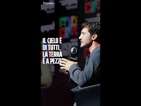 “Non è facile portare leggerezza dopo un TG pieno di orrore”, Stefano De Marino sul palco del Rumore
