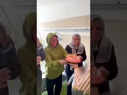 Da Gaza a Napoli per le cure del fratello, Raghad festeggia i suoi 18 anni al Santobono