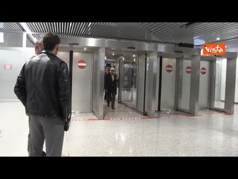 Flotilla, abbracci per gli attivisti da amici e familiari al rientro a Fiumicino