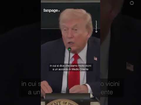 Trump riceve un biglietto dal Segretario di Stato: il momento in cui annuncia la notizia dell’accord