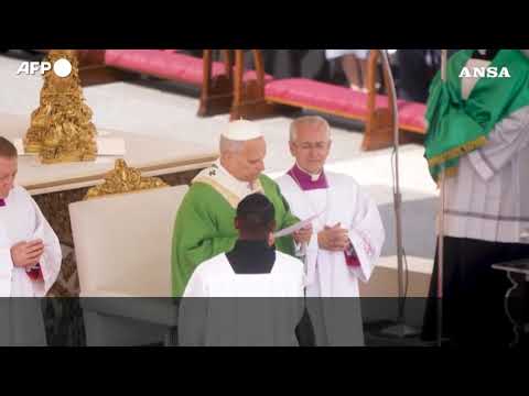 Il Papa all’Angelus:  “C’e’ una scintilla di speranza in Terra Santa”