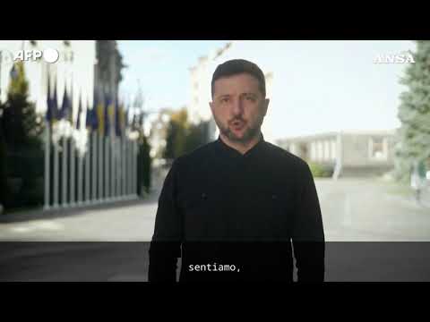 Zelensky: “Colloqui con Trump e Macron per rafforzare difesa aerea e armi”