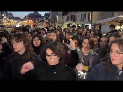 Giulia Cecchettin, a Padova ducento compagni di università per il minuto di rumore