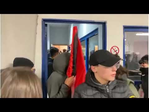 Manifestanti negli uffici della Città metropolitana, scene ricordano l’assalto a Capitol Hill