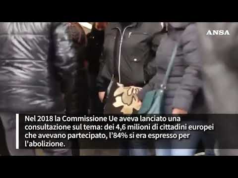 Raccolte 352 mila firme per rendere permanente l’ora legale