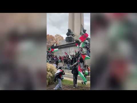 Un migliaio di studenti in centro, partito il corteo del «No Meloni Day» di Torino