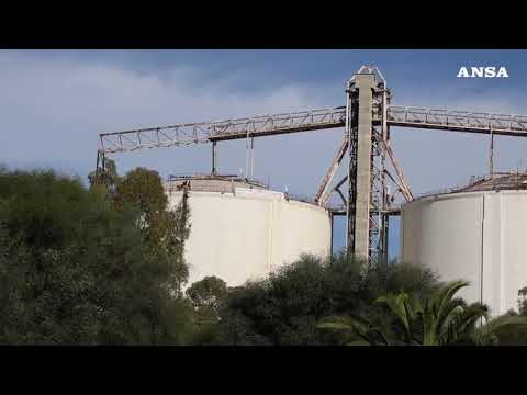 Eurallumina, operai a 40 metri su un silo: “Il Mimit ci convochi”