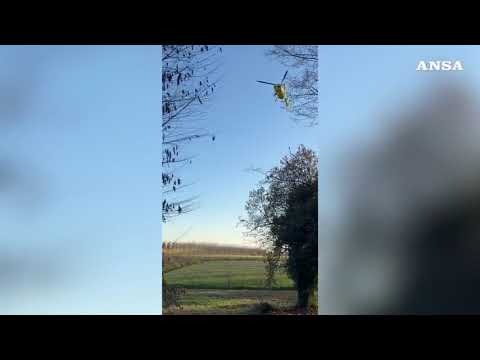 Pordenone, bus con studenti in un fosso dopo lo scontro con un’auto