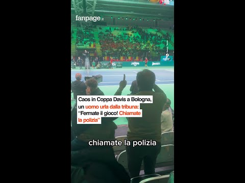 Caos in Coppa Davis a Bologna, un uomo urla dalla tribuna: “Fermate il gioco! Chiamate la polizia”